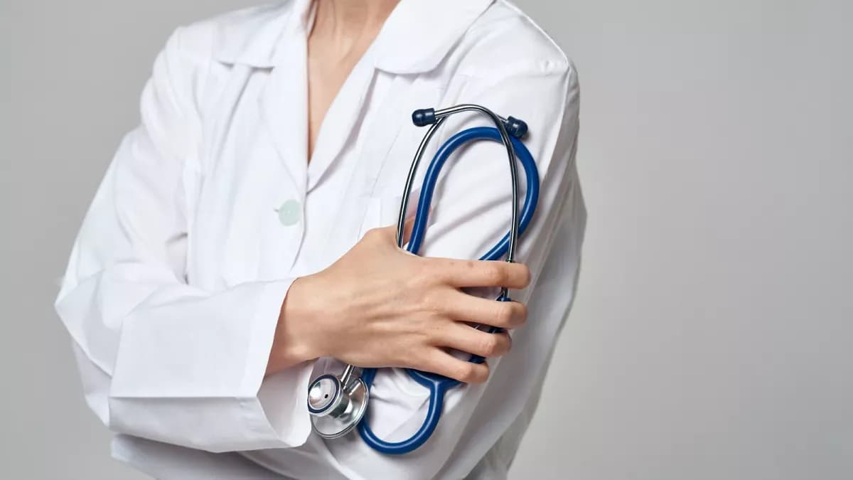 How Much Do Doctors Earn in the UK in 2025/26?